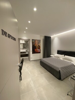 1 soverom, skrivebord, wi-fi (inkludert) og sengetøy