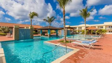 Kolam renang outdoor