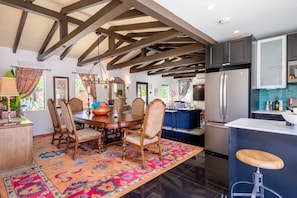 Fridge, microwave, oven, stovetop - Casa del Cielo - Walking distance to downtown Palm Springs (palm springs)