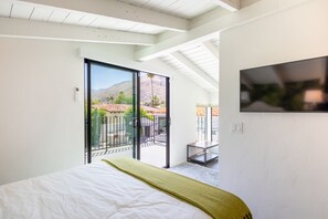 4 habitaciones, tabla de planchar con plancha y cuna de viaje 