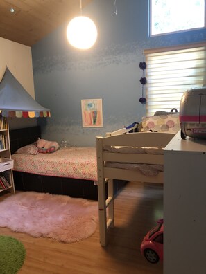 4 habitaciones, escritorio, tabla de planchar con plancha y wifi gratis