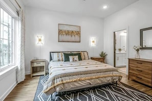 8 chambres, fer et planche à repasser, Wi-Fi, draps fournis