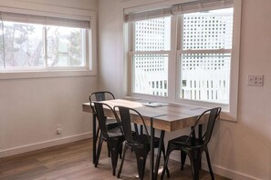 Dining - Easy Walk to Beach, Boardwalk, & Lake! King Beds! (Carolina Beach)