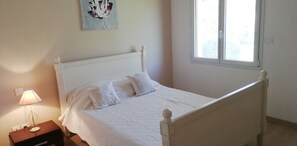 2 bedrooms, iron/ironing board, WiFi, bed sheets