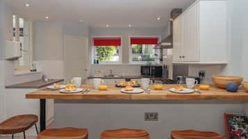 Cottage | Dining