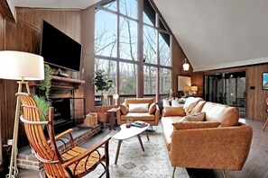 Smart TV y chimenea 