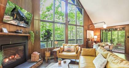 MID-CENTURY MODERN A-FRAME - HOT TUB/FIREPIT IN WOODS