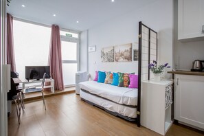 Iron/ironing board, free WiFi, bed sheets