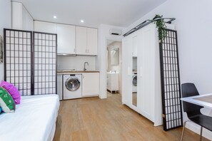 Fer et planche à repasser, Wi-Fi gratuit, draps fournis