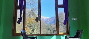 Mountains calling cafe