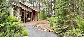 Large cabin on rural farm. Private, relaxing, close to Stamp Falls Park.