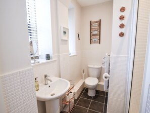 Cottage | Kamar mandi | Shower dan pengering rambut