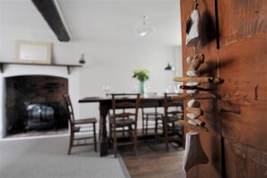 Cottage | Private kitchen | Fridge, dishwasher, cookware/dishes/utensils - The Nest (Lyme Regis)