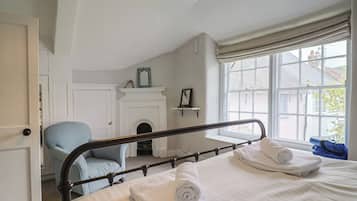 Cottage | 2 bedrooms, individually decorated, individually furnished, free WiFi