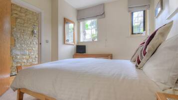 Cottage | 1 bedroom, individually decorated, individually furnished, free WiFi