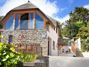 Exterior - Bucket & Spade (Lyme Regis)