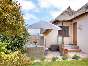 Exterior - Bucket & Spade (Lyme Regis)