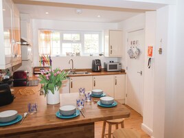 Fridge, dishwasher, cookware/dishes/utensils