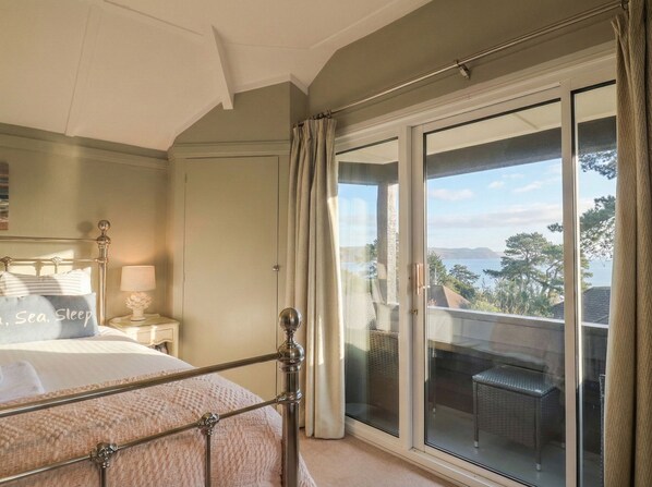 2 dormitorios, decoración individual, mobiliario individual