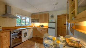 Casa de campo | Cozinha privada | Geladeira, lava-louças, talheres/pratos/utensílios de cozinha