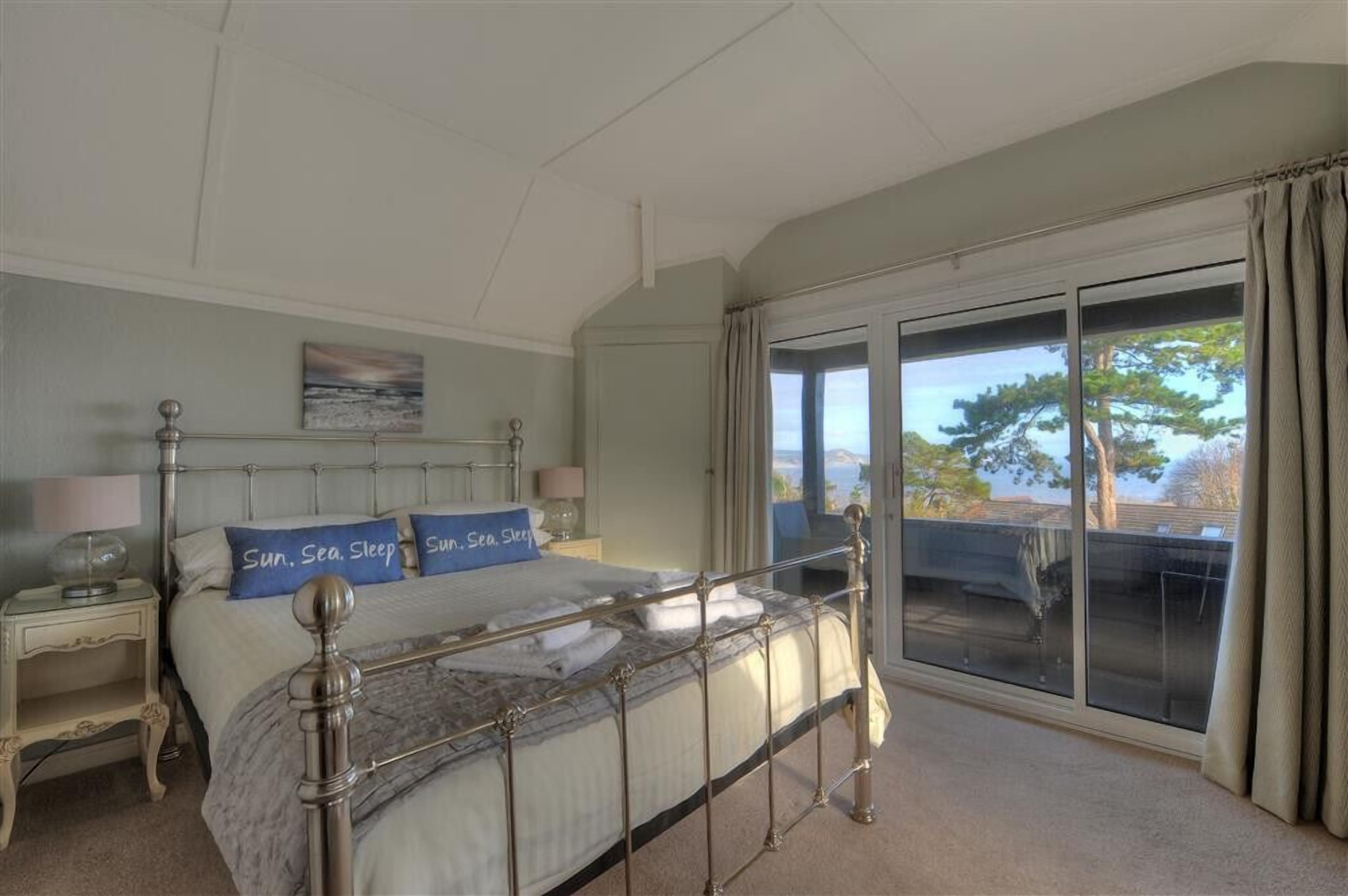 2 habitaciones, decoración personalizada y muebles diferentes 