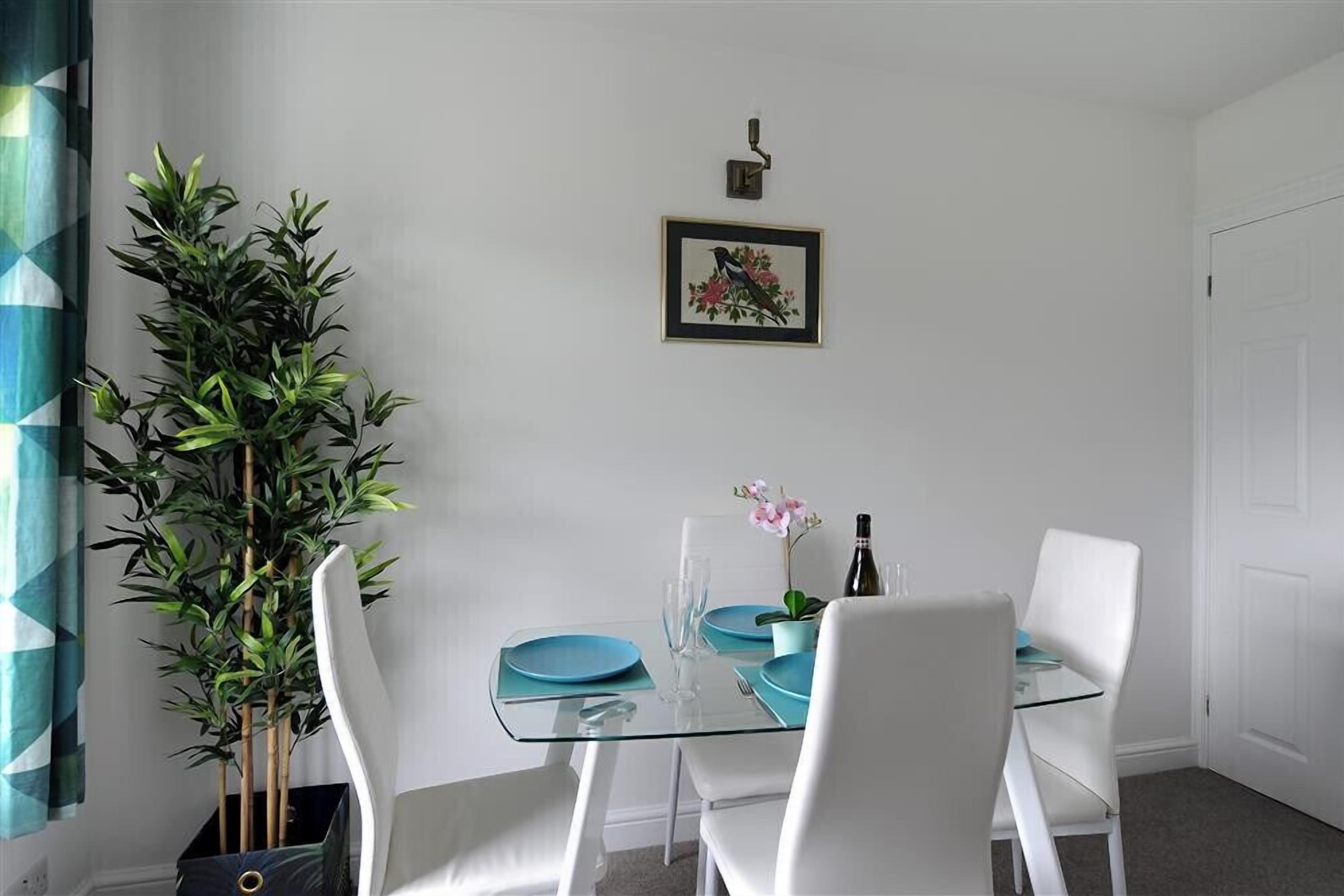 Cottage | Private kitchen | Fridge, dishwasher, cookware/dishes/utensils