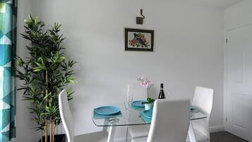 Cottage | Private kitchen | Fridge, dishwasher, cookware/dishes/utensils