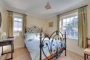 2 bedrooms, individually decorated, individually furnished, free WiFi - Blacksmiths Cottage (Lyme Regis)