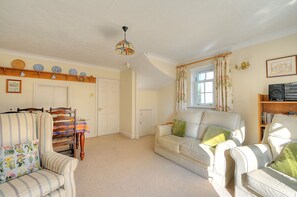 Living area - Blacksmiths Cottage (Lyme Regis)