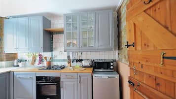 Cottage | Private kitchen | Cookware/dishes/utensils