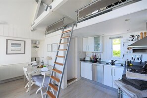 Cottage | Private kitchen | Fridge, dishwasher, cookware/dishes/utensils - Little West Hill Studio (Lyme Regis)