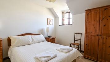 Cottage | 2 bedrooms, individually decorated, individually furnished, free WiFi