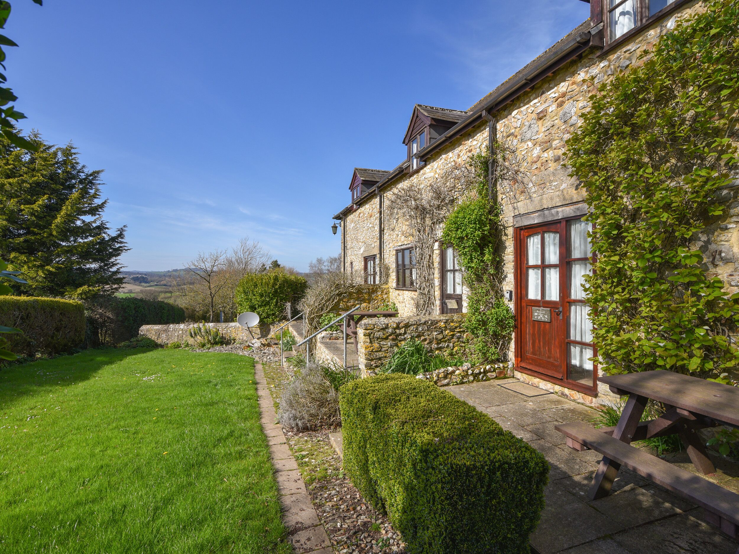Cottage | Outdoor dining