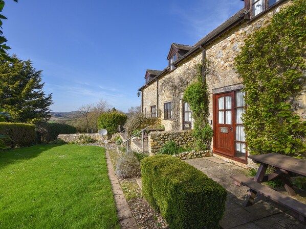 Cottage | Outdoor dining - Wisteria Cottage (Axminster)