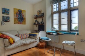 Cottage | Interior - 6 Coram Tower (Lyme Regis)