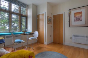 Cottage | 1 bedroom, individually decorated, individually furnished, free WiFi - 6 Coram Tower (Lyme Regis)