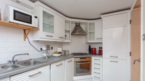Appartement Confort, salle de bains privée, vue port ( Ocean Way Apartment) | Cuisine privée