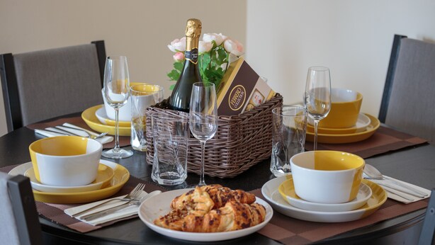Appartement Confort, salle de bains privée, vue port ( Ocean Way Apartment) | Bar lounge