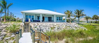  Casamigos. Luxury waterfront-Swim with Dolphins-Private Beach. Pet Friendly!