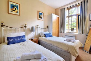 Cottage | 2 bedrooms, individually decorated, individually furnished, free WiFi