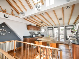 Cottage | Private kitchen | Fridge, dishwasher, cookware/dishes/utensils