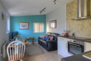 Cottage | Private kitchen | Cookware/dishes/utensils - Fig Tree Cottage (Lyme Regis)