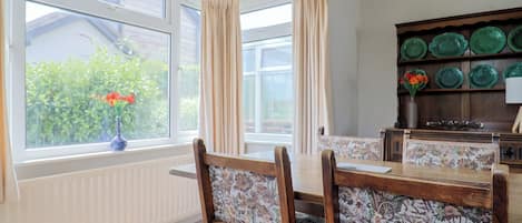 Cottage | Dining