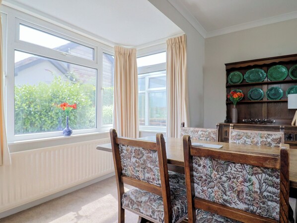 Cottage | Dining