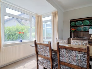 Cottage | Dining