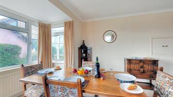 Cottage | Private kitchen | Fridge, microwave, dishwasher, cookware/dishes/utensils