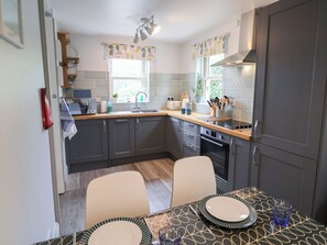 Frigorifero, lavastoviglie, pentole/stoviglie/utensili