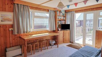 Cottage | 2 bedrooms, individually decorated, individually furnished, free WiFi