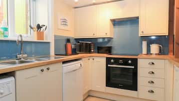 Casa de campo | Cocina privada | Refrigerador, lavavajillas y utensilios de cocina