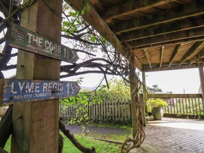 Property grounds - 9 Coram Court (Lyme Regis)